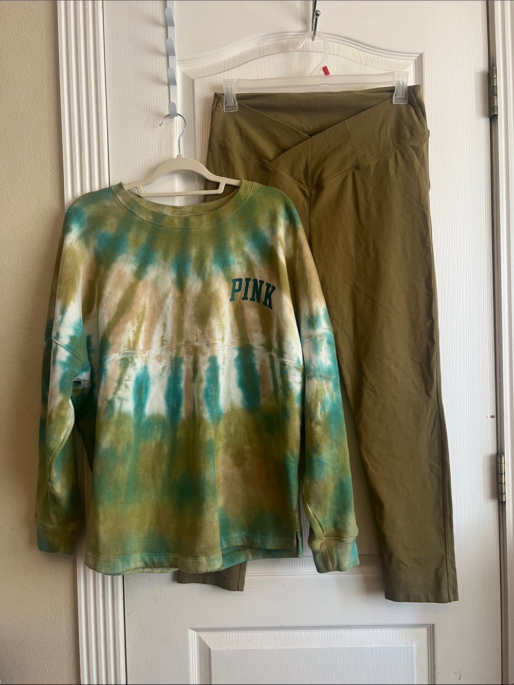 PINK vs Tie-Dye Green Crewneck sweater and leggings